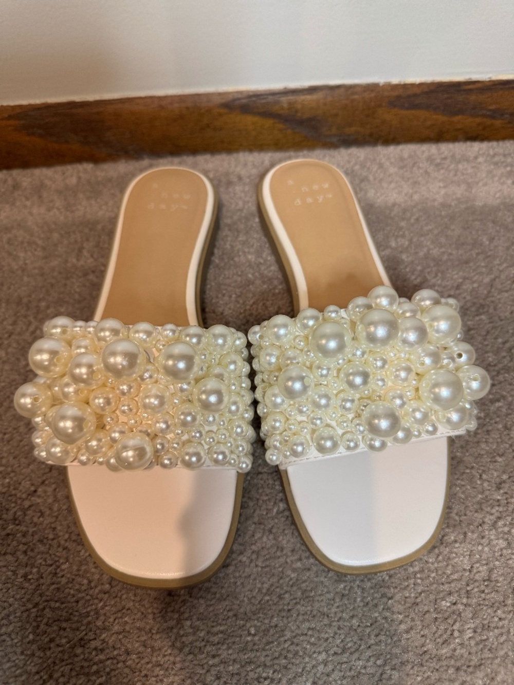NEVER WORN Nylah A New Day Pearl Slide Flat Sandals – Cream – Women's Size 8
